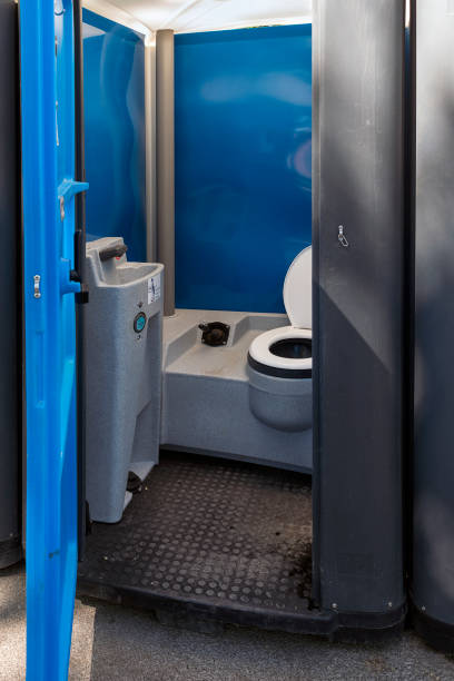 Best Construction site porta potty rental  in Country Clu, FL